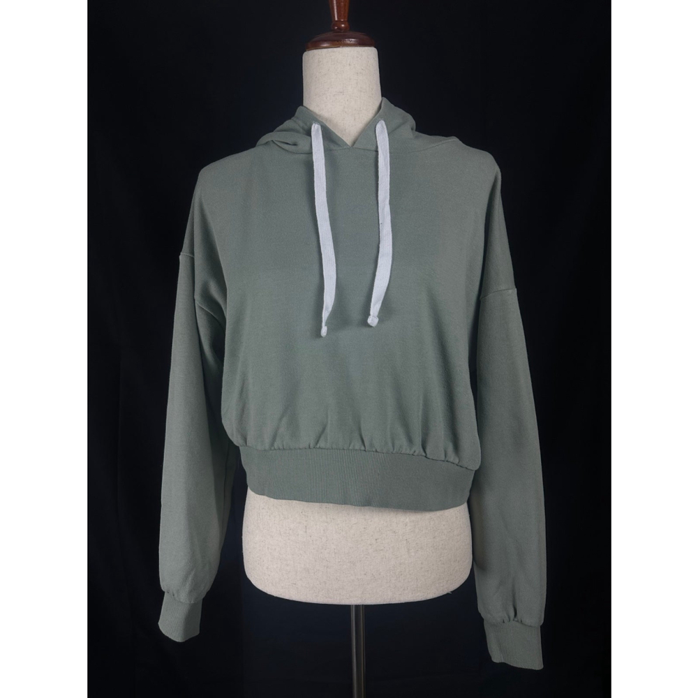 Cropped green hoodie